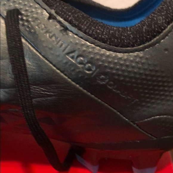 Soccer cleats - Picture 2 of 5